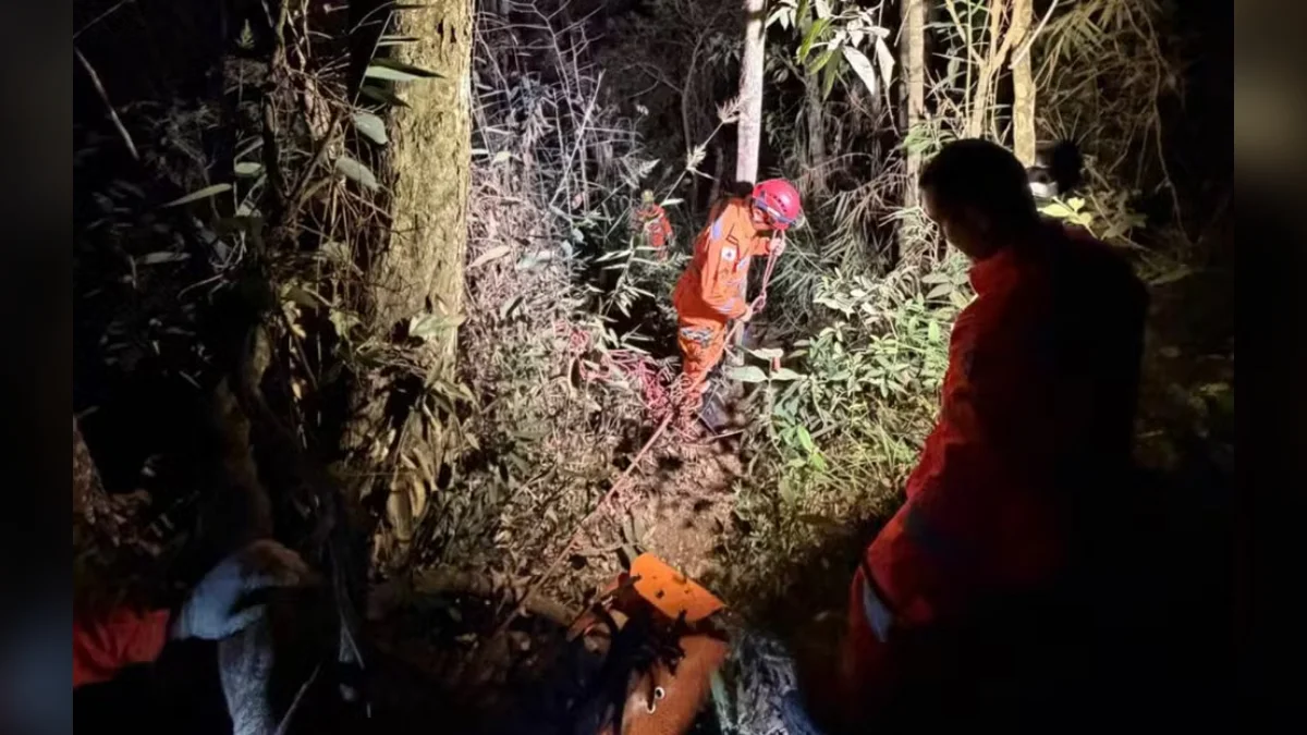 Casal cai e morre após andar na borda de cachoeira de 85 metros em MG
