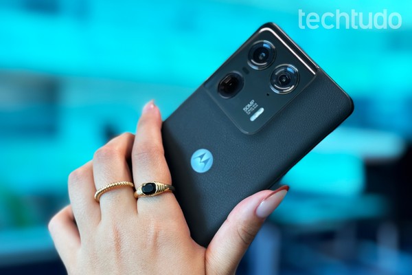 4 eletrônicos que você pode carregar usando o seu celular, mas não sabia