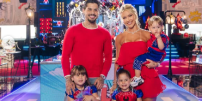 Virginia e Z&eacute; Felipe posam com os filhos Foto: Reprodu&ccedil;&atilde;o/Instagram