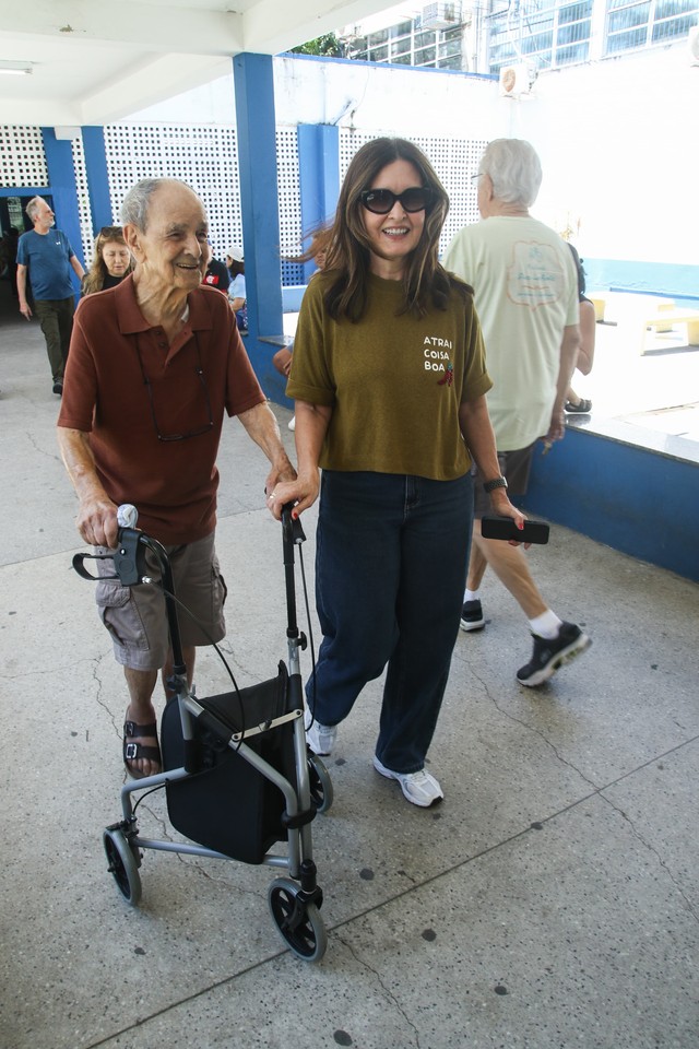 Famosos vão às urnas no 1º turno das Eleições 2026; veja fotos