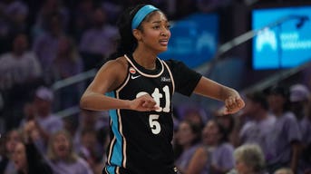 A camisa de Angel Reese com a frase 'Protect Black women' contribui para o estranhamento geral das Finais da WNBA