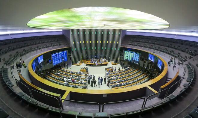 4 em cada 10 parlamentares que disputaram governos e Senado venceram no 1º turno