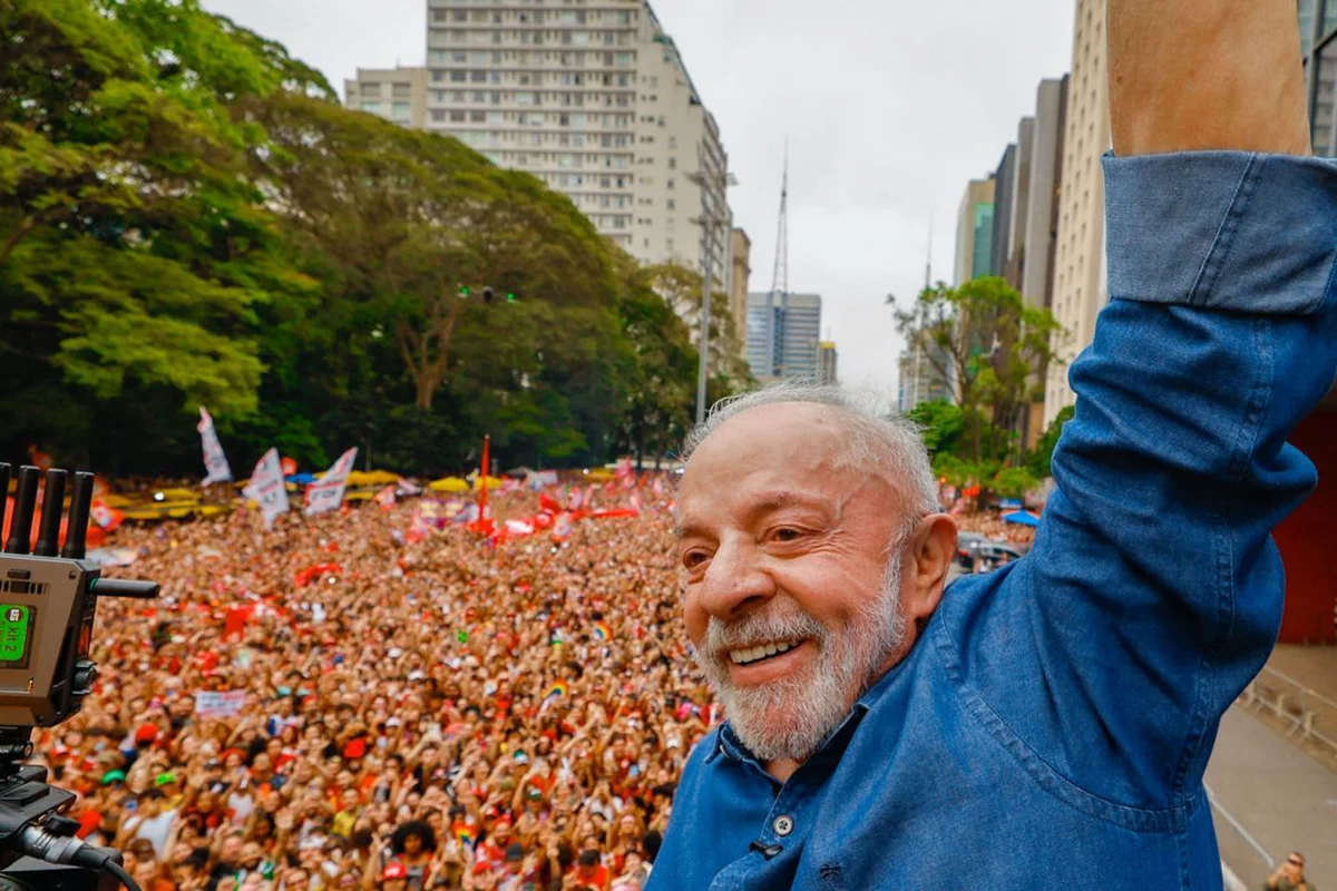 Campanha de Lula vai usar imagens de atos na Paulista na propaganda de 3ª