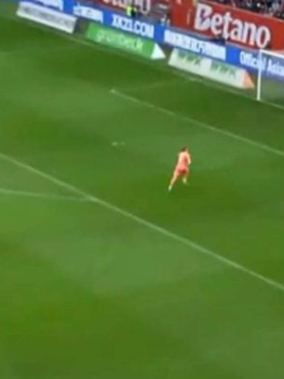 Neuer falha, e Bayern sofre gol mais rápido da história do Alemão
