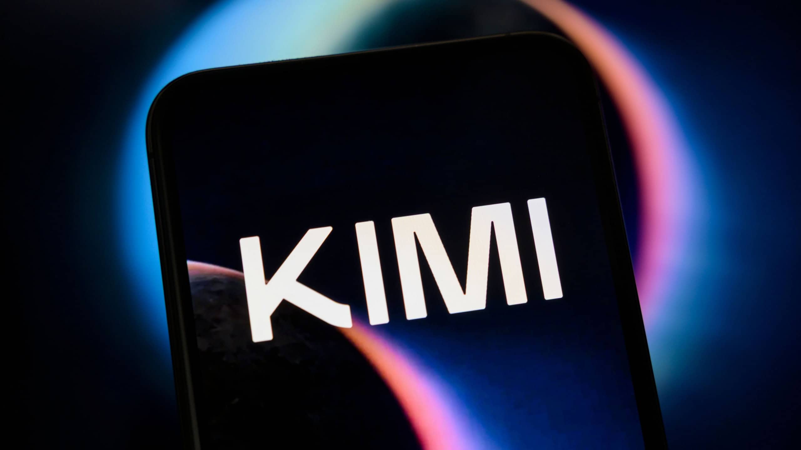 Moonshot limita capacidades de seu modelo de IA mais avançado para evitar ataques hackers