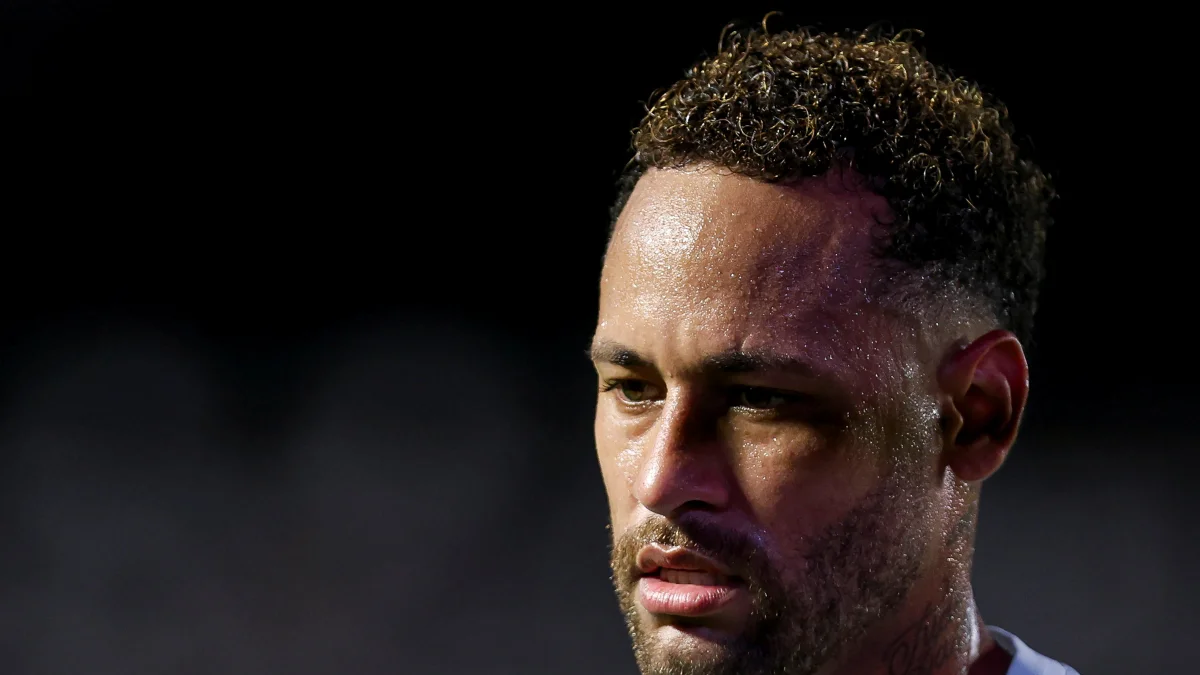 Contra o Flamengo, Neymar volta a jogar pelo Santos após um mês