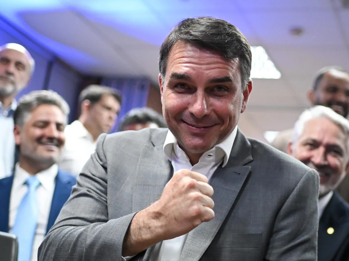 Flávio sai do isolamento e atrai apoio de 4 partidos na largada do 2º turno