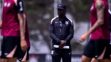 Corinthians derrotado pela burocracia. Seedorf e direção revoltados. Pelo técnico ficar fora do jogo contra o Vitória. Jogadores surpresos e decepcionados