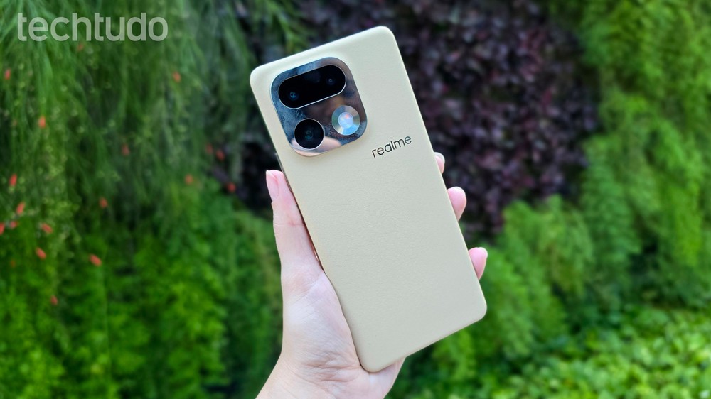 realme 16 Pro+, celular intermediário premium da marca — Foto: Ana Letícia Loubak/TechTudo